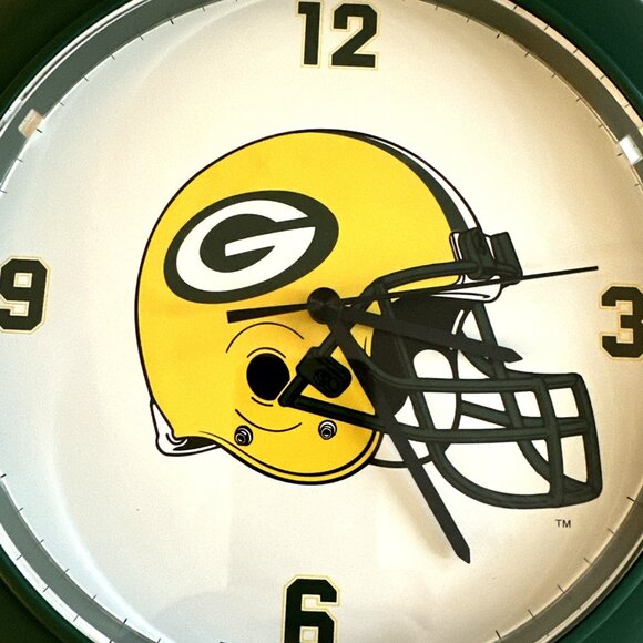 1995 Green Bay Packers Bulova Wall Clock NFL Football Round 11.5" Analog New Box - Picture 2 of 7